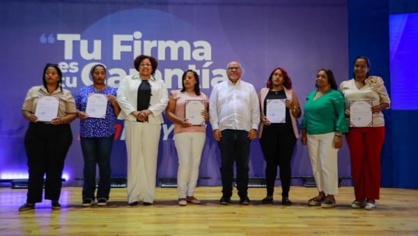 Gobierno lanza en San Juan “Tu Firma es Tu Garantía” con RD$1,200 millones para apoyar a emprendedores